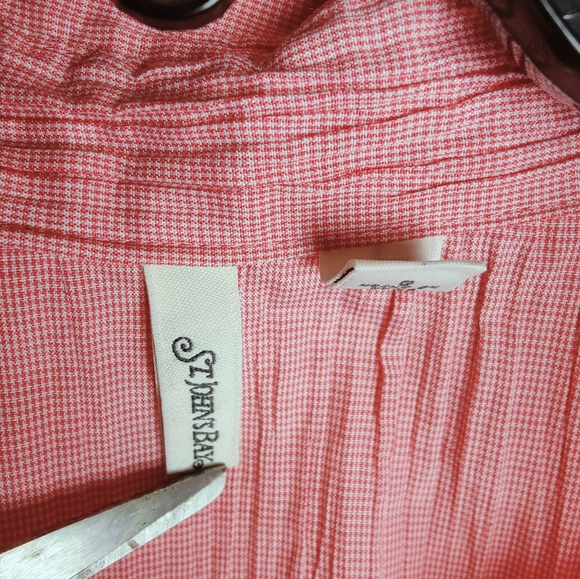 St. John's Bay Women's Crinkle Non Iron Roll Tab Sleeve Button Down Shirt, L - Picture 6 of 9